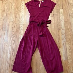 CASUAL burgundy jumpsuit - cropped length! Tee shirt style